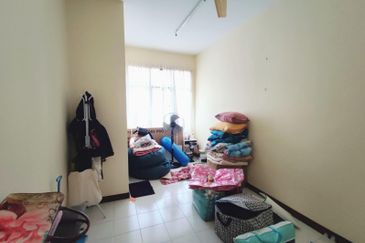 Taman Kristal, Dengkil