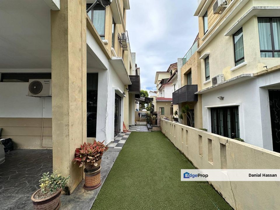 Near KTM UKM Renovated 3 Storey Semi-D House Taman Tropika 2 Bangi Kajang, Selangor, Kajang
