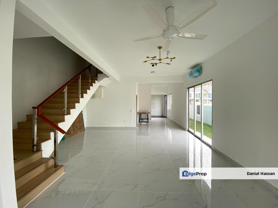 Renovated Partly Furnished End Lot 2 Storey House Serenia Amani Serenia City Sepang Dengkil, Selangor, Dengkil