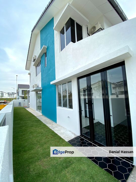 Renovated Partly Furnished End Lot 2 Storey House Serenia Amani Serenia City Sepang Dengkil, Selangor, Dengkil