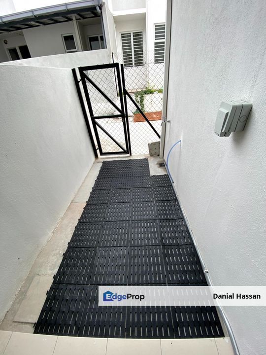 Renovated Partly Furnished End Lot 2 Storey House Serenia Amani Serenia City Sepang Dengkil, Selangor, Dengkil