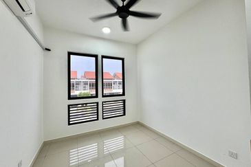 Setia Warisan Tropika (Belladonna)