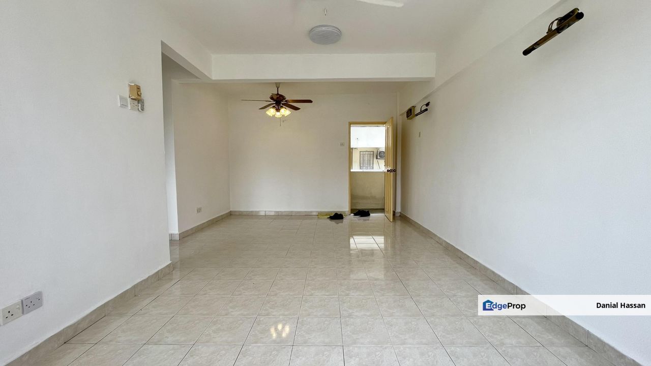 Newly Repainted Apartment with Lift Pangsapuri Carlina Seksyen 5 Kota Damansara Petaling Jaya PJ, Selangor, Kota Damansara