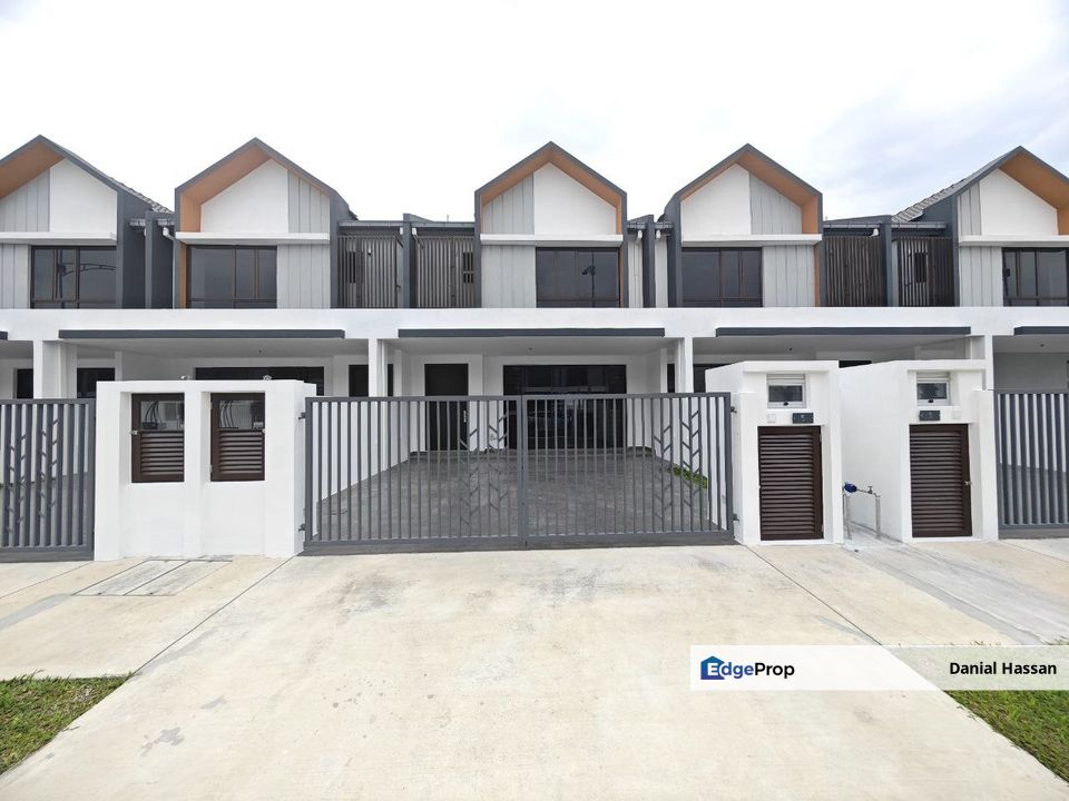 Near KLIA Newly Completed Unit Below Market Value 2 Storey Terrace House Anisa Serenia City Kota Warisan Sepang, Selangor, Sepang
