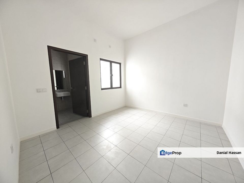 Near KLIA Newly Completed Unit Below Market Value 2 Storey Terrace House Anisa Serenia City Kota Warisan Sepang, Selangor, Sepang