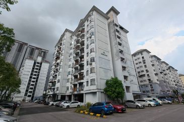Tasik Heights Apartment