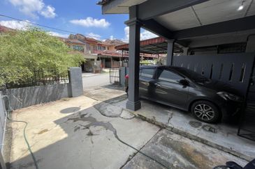 Taman Seroja, Bandar Baru Salak Tinggi