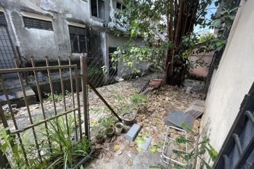 Taman Seroja, Bandar Baru Salak Tinggi