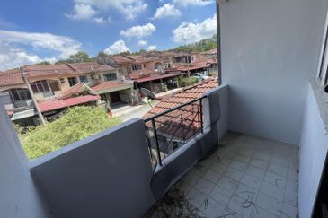 Taman Seroja, Bandar Baru Salak Tinggi