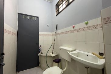 Taman Seroja, Bandar Baru Salak Tinggi