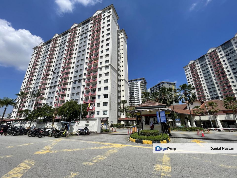 Near MRT Taman Equine Basic Unit Vista Pinggiran Apartment Taman Pinggiran Putra Seri Kembangan, Selangor, Seri Kembangan