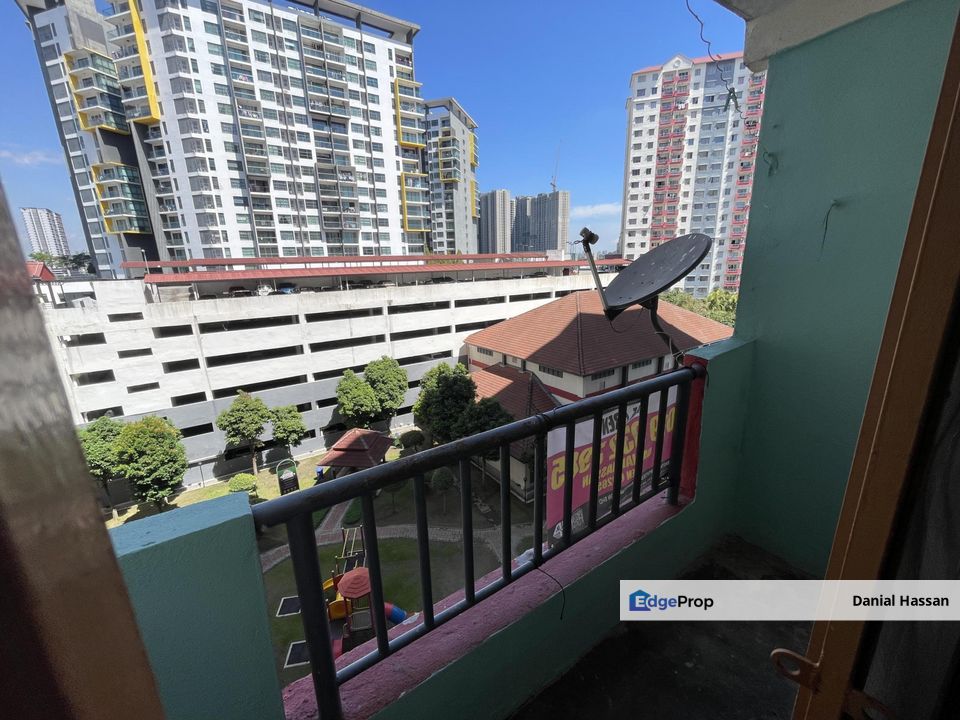 Near MRT Taman Equine Basic Unit Vista Pinggiran Apartment Taman Pinggiran Putra Seri Kembangan, Selangor, Seri Kembangan