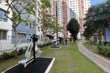 Vista Pinggiran, Taman Pinggiran Putra