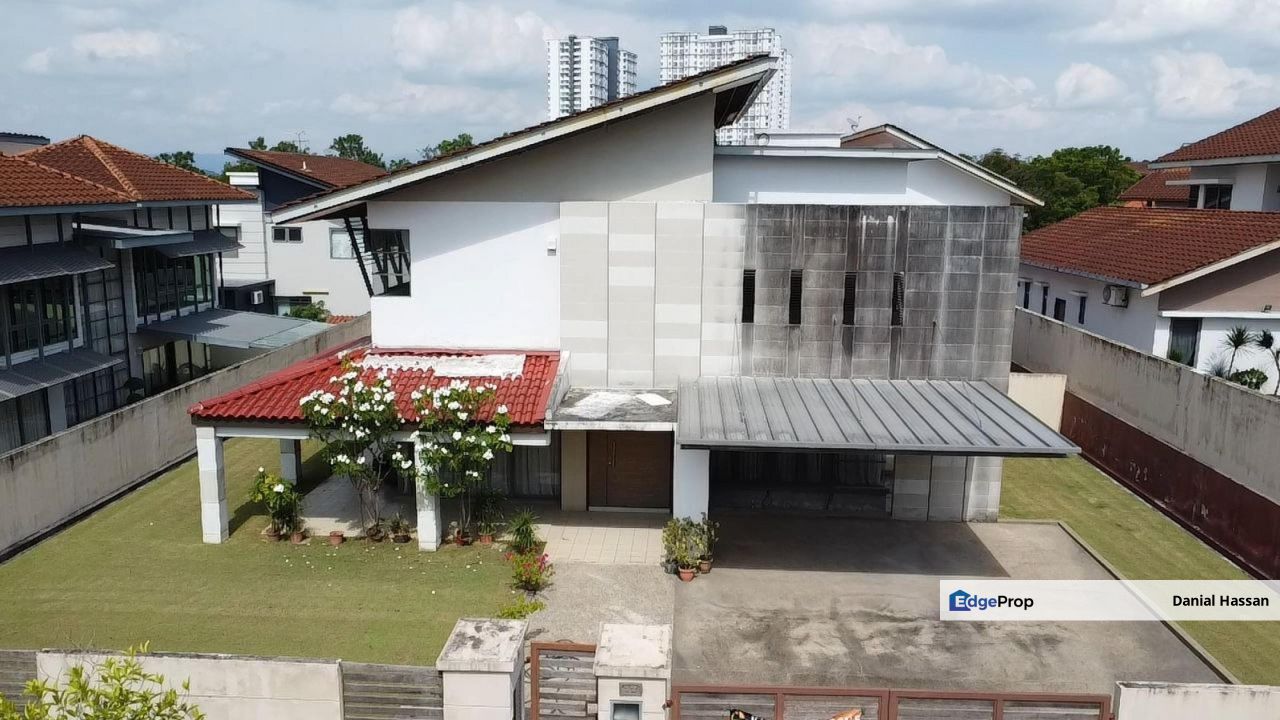 Huge Land Gated and Guarded Community 2 Storey Bungalow House Banyan Close Bandar Bukit Mahkota Bangi Kajang, Selangor, Bangi