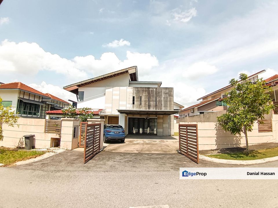 Huge Land Gated and Guarded Community 2 Storey Bungalow House Banyan Close Bandar Bukit Mahkota Bangi Kajang, Selangor, Bangi