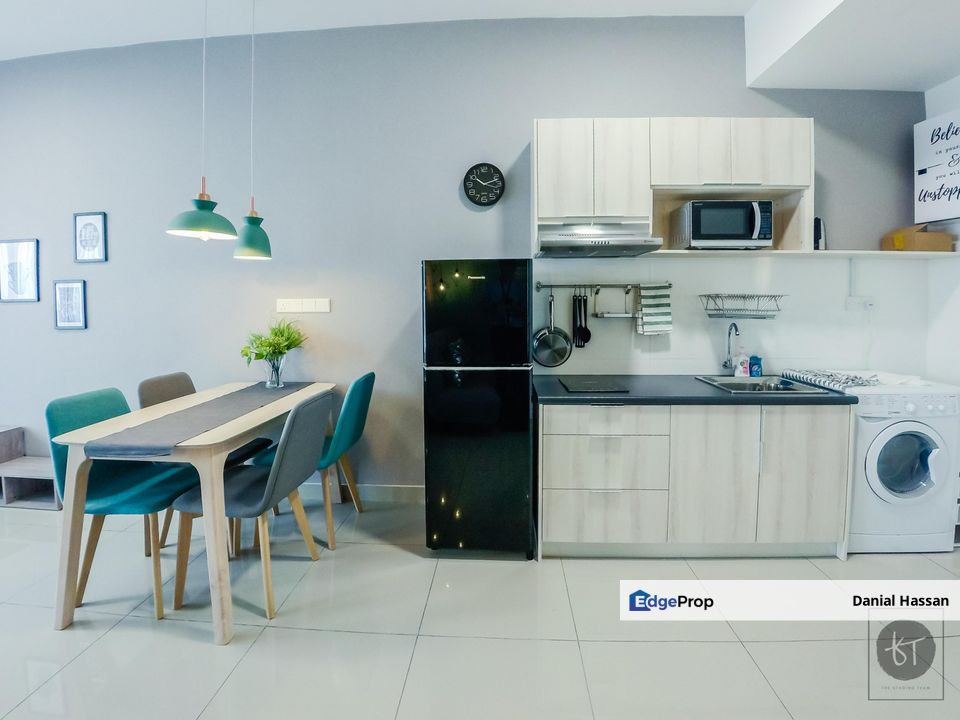 Near LRT3 Great for Investment Fully Furnished Studio Unit Utropolis Suites Glenmarie Shah Alam, Selangor, Shah Alam