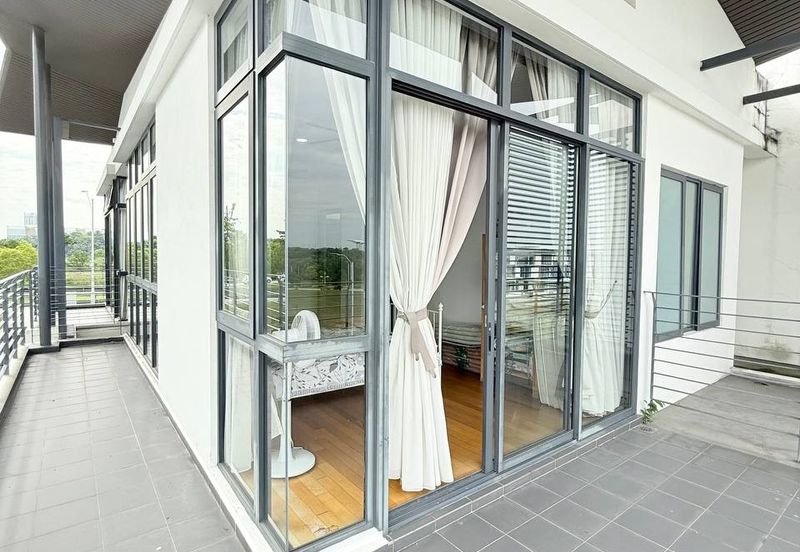 Augusta Residence, Presint 12