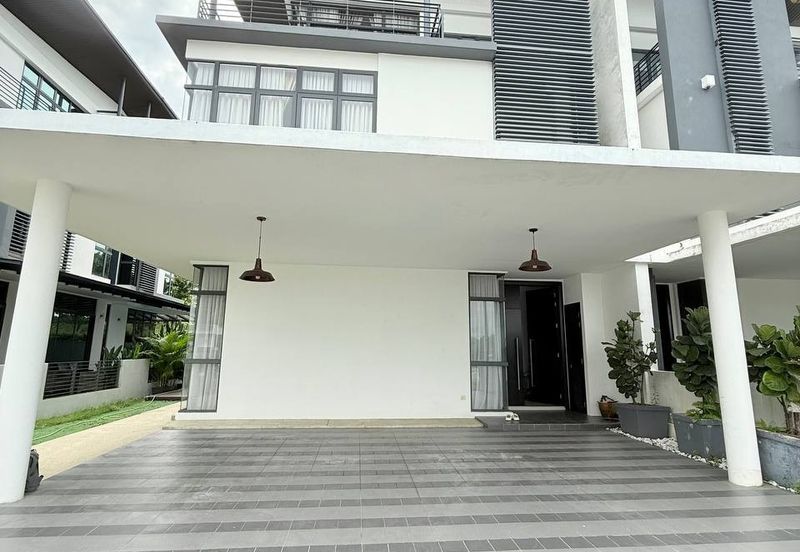 Augusta Residence, Presint 12