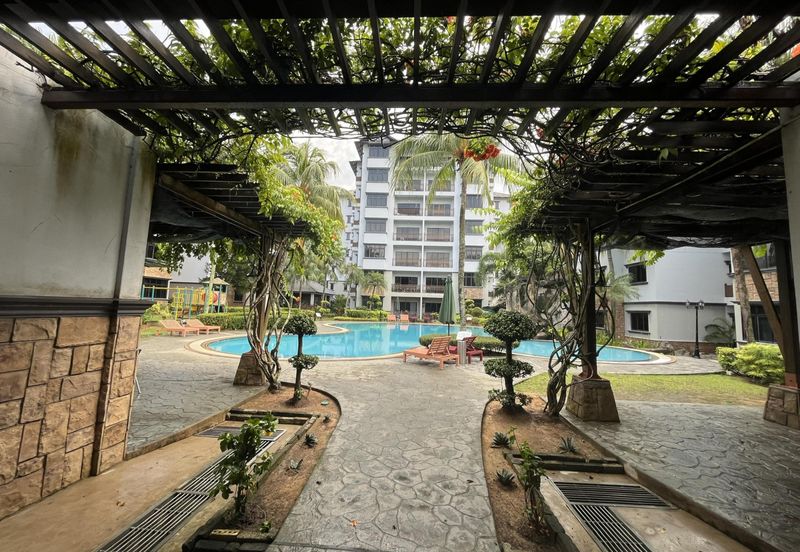 D'Melor Condominium