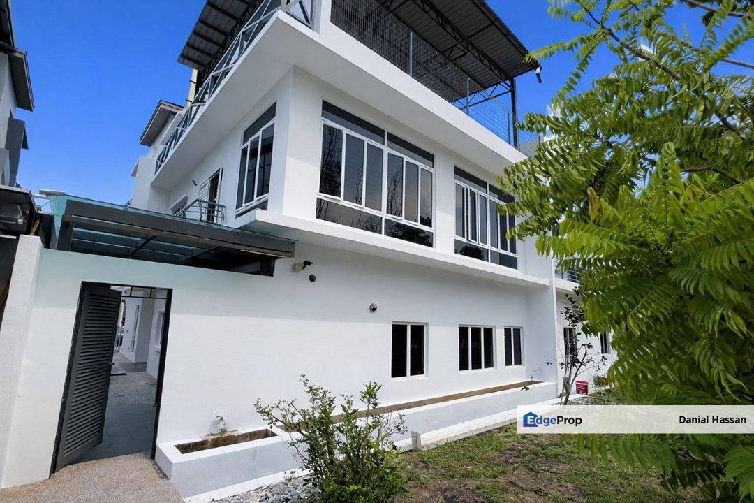 Cheapest Freehold Renovated 3 Storey Semi-D House Perdana Lakeview East Cyberjaya, Selangor, Cyberjaya