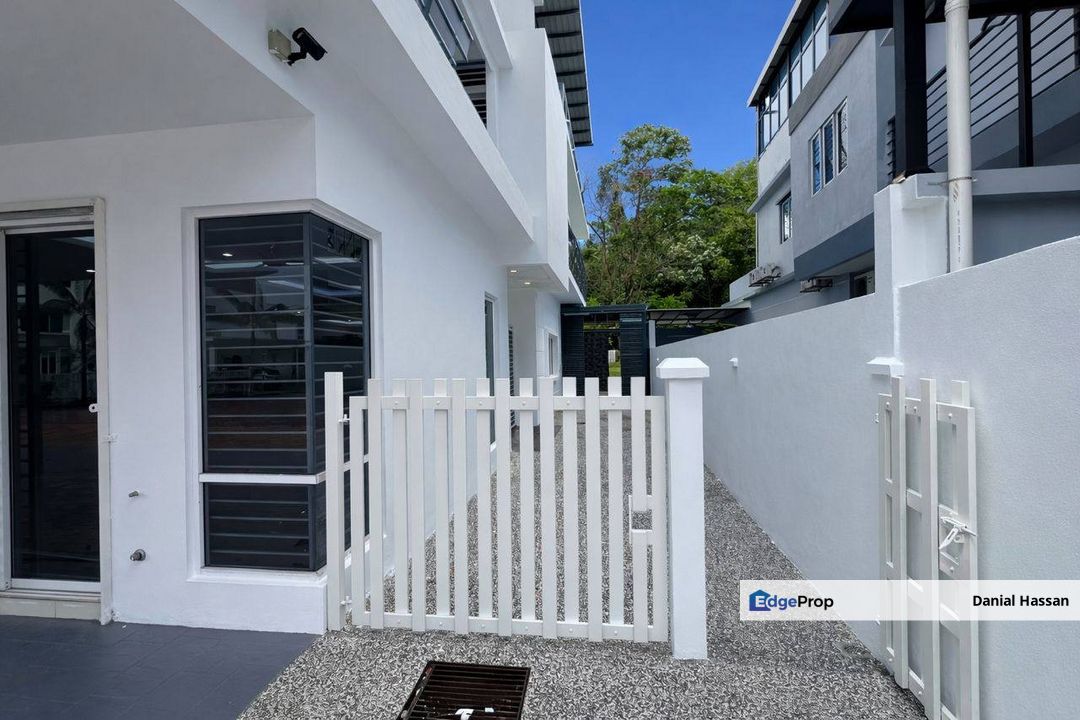 Cheapest Freehold Renovated 3 Storey Semi-D House Perdana Lakeview East Cyberjaya, Selangor, Cyberjaya