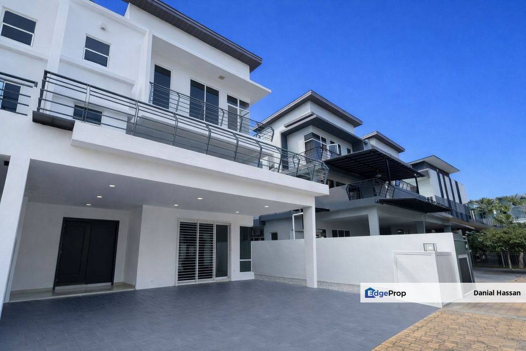 Cheapest Freehold Renovated 3 Storey Semi-D House Perdana Lakeview East Cyberjaya, Selangor, Cyberjaya