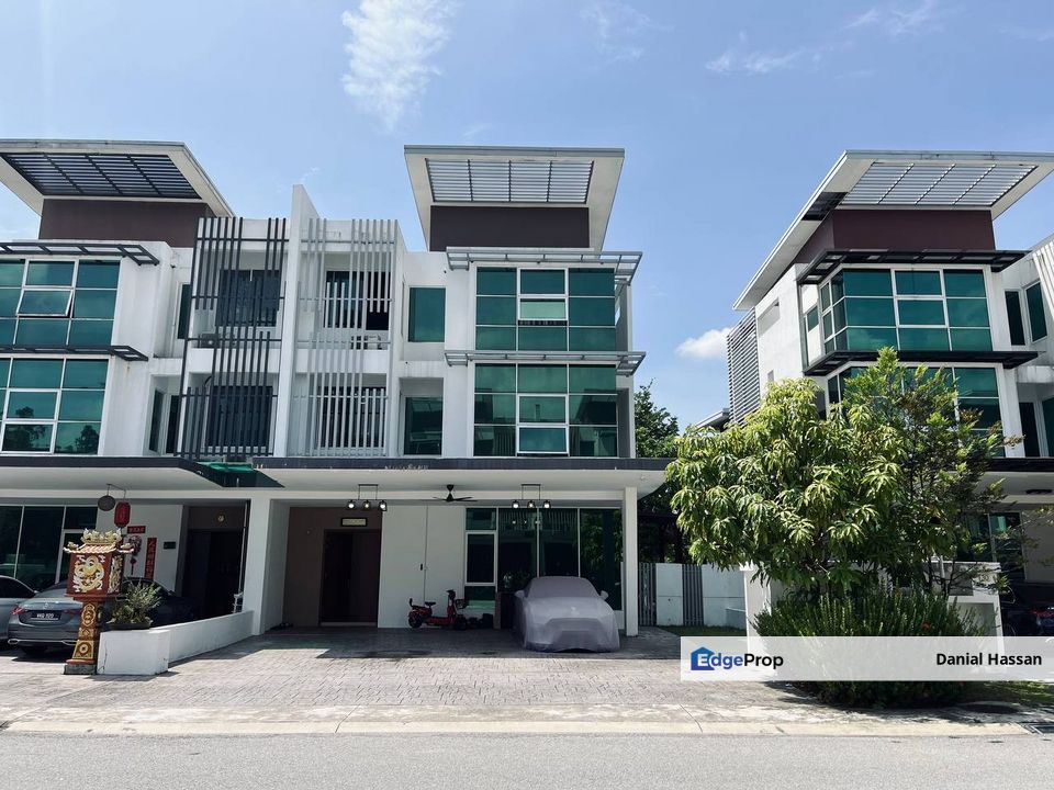 Facing Open Renovated 3 Storey Semi-D House Jacaranda Garden Residence Cyberjaya, Selangor, Cyberjaya