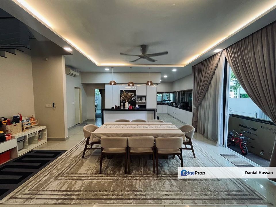 Facing Open Renovated 3 Storey Semi-D House Jacaranda Garden Residence Cyberjaya, Selangor, Cyberjaya