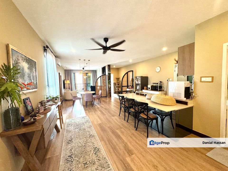 Partially Furnished End Unit Serviced Residence AraTre' Residences Ara Damansara Petaling Jaya, Selangor, Ara Damansara