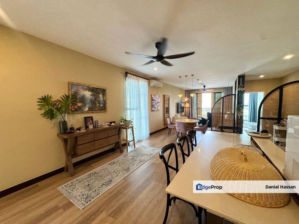 Partially Furnished End Unit Serviced Residence AraTre' Residences Ara Damansara Petaling Jaya, Selangor, Ara Damansara