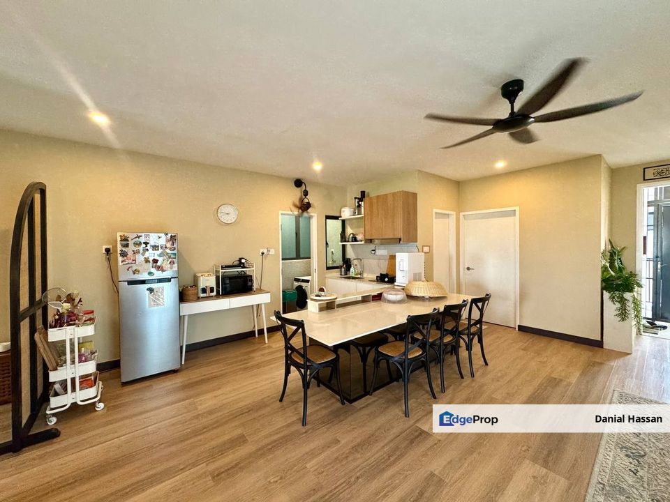 Partially Furnished End Unit Serviced Residence AraTre' Residences Ara Damansara Petaling Jaya, Selangor, Ara Damansara