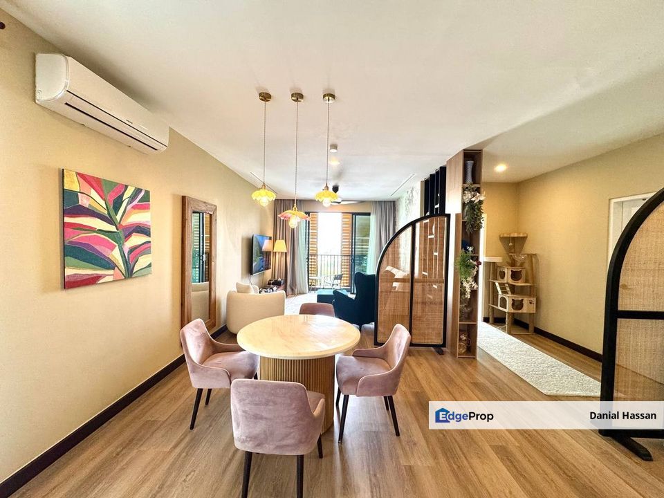 Partially Furnished End Unit Serviced Residence AraTre' Residences Ara Damansara Petaling Jaya, Selangor, Ara Damansara