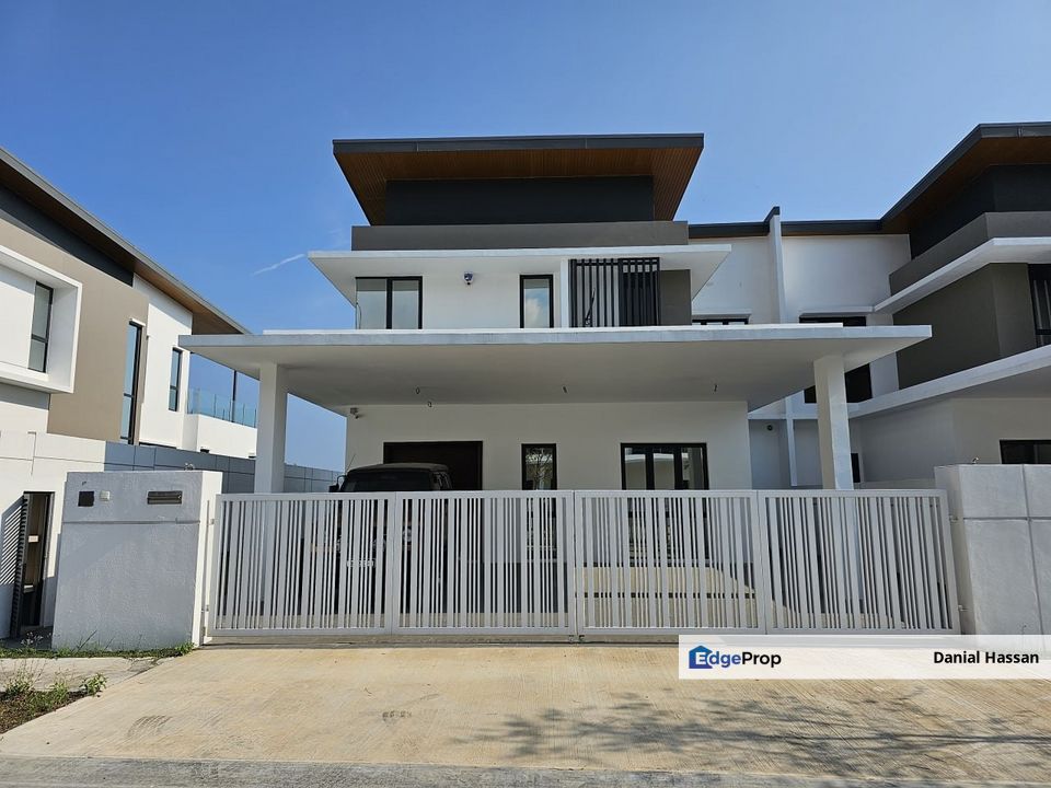 Huge Land Freehold 2 Storey Semi-Detached House Ervina Ara Sendayan Seremban, Negeri Sembilan, Seremban