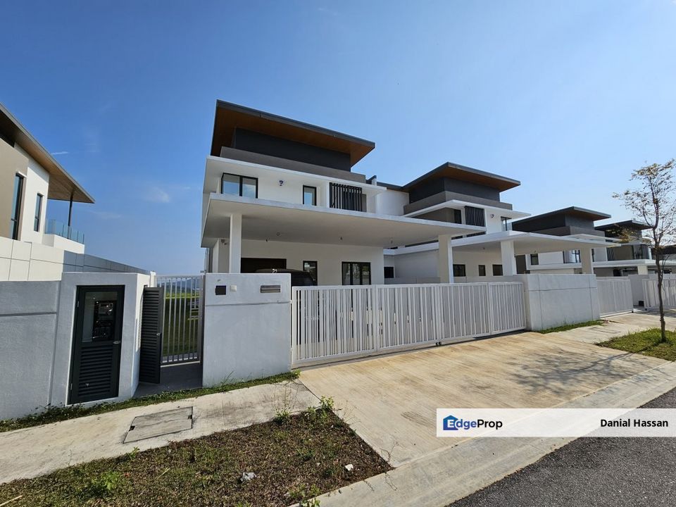 Huge Land Freehold 2 Storey Semi-Detached House Ervina Ara Sendayan Seremban, Negeri Sembilan, Seremban