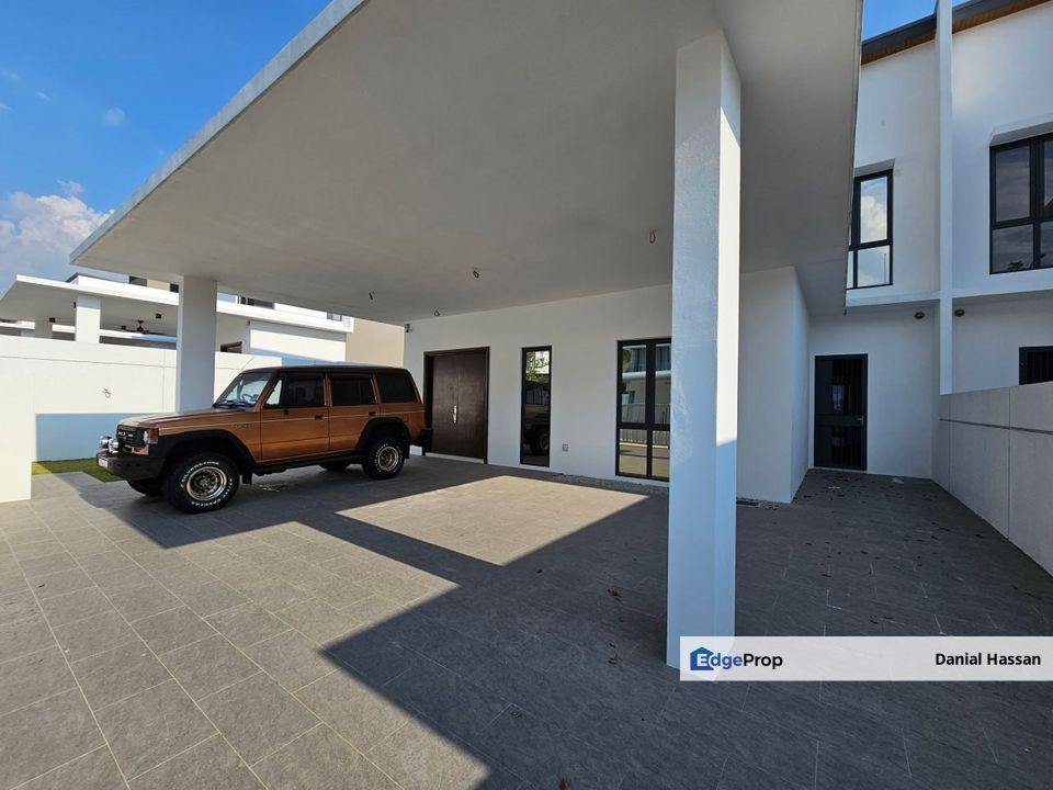 Huge Land Freehold 2 Storey Semi-Detached House Ervina Ara Sendayan Seremban, Negeri Sembilan, Seremban
