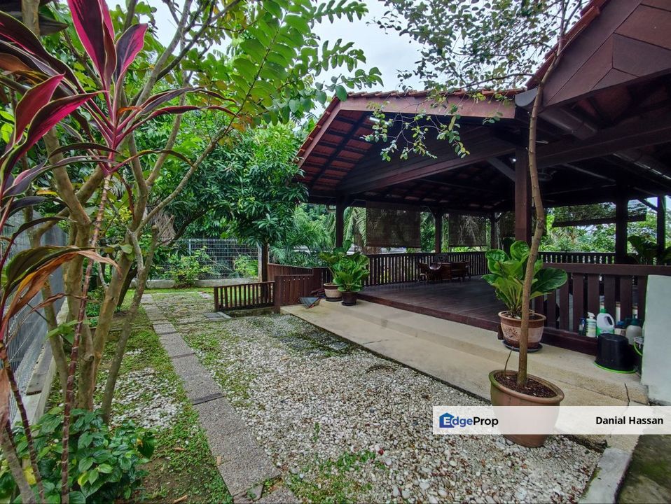 End Lot Freehold Low Density 2.5 Storey Semi-D House Salak Tinggi Sepang, Selangor, Sepang