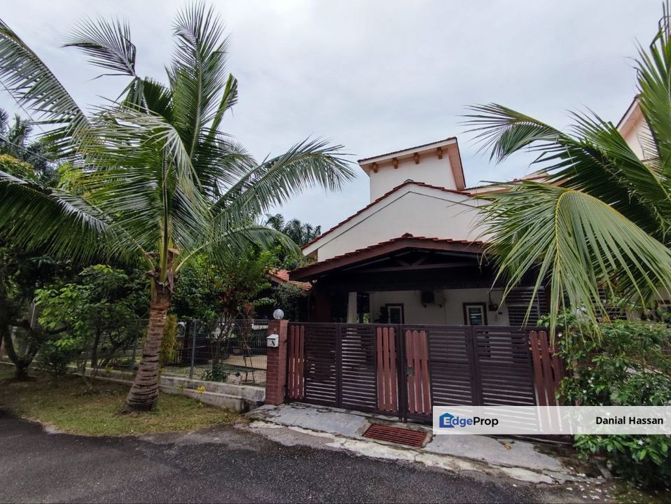 End Lot Freehold Low Density 2.5 Storey Semi-D House Salak Tinggi Sepang, Selangor, Sepang