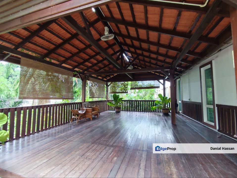 End Lot Freehold Low Density 2.5 Storey Semi-D House Salak Tinggi Sepang, Selangor, Sepang