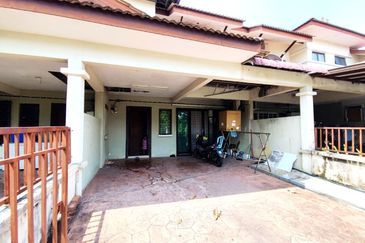 Taman Kristal, Dengkil