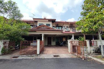 Taman Kristal, Dengkil