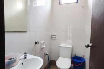 Taman Kristal, Dengkil