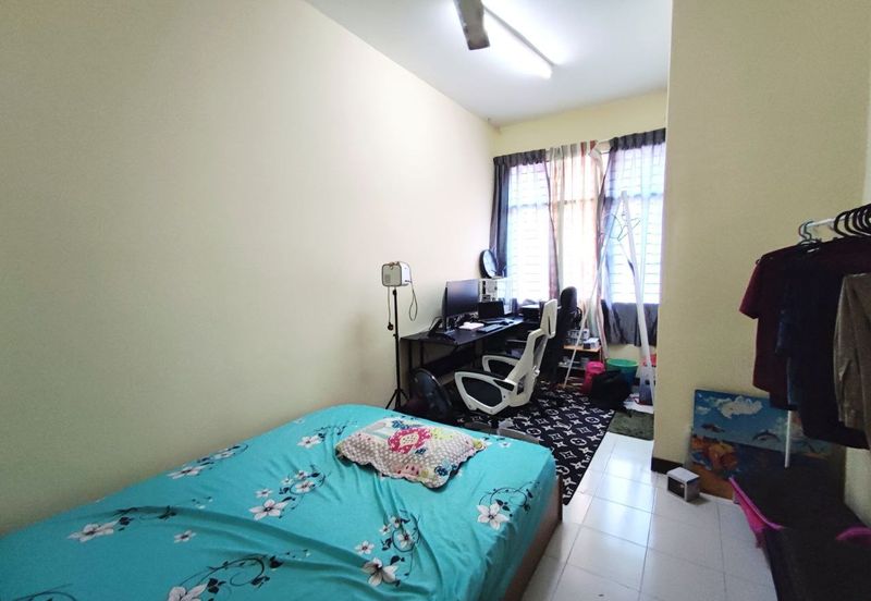 Taman Kristal, Dengkil