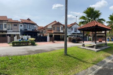Below Market Value Renovated End Lot 2 Storey Superlink Terrace House Lagenda 2 Bukit Jelutong Shah Alam