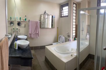 Below Market Value Renovated End Lot 2 Storey Superlink Terrace House Lagenda 2 Bukit Jelutong Shah Alam