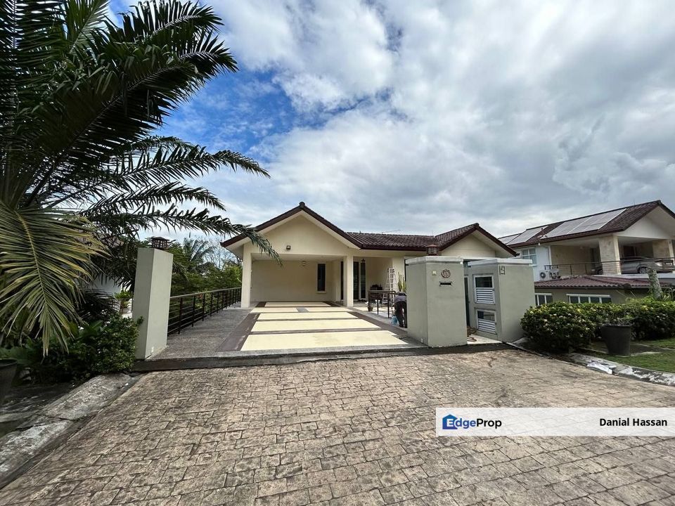 3 Storey Bungalow Teratai Villas Kayangan Heights Seksyen U9 Shah Alam, Selangor, Shah Alam