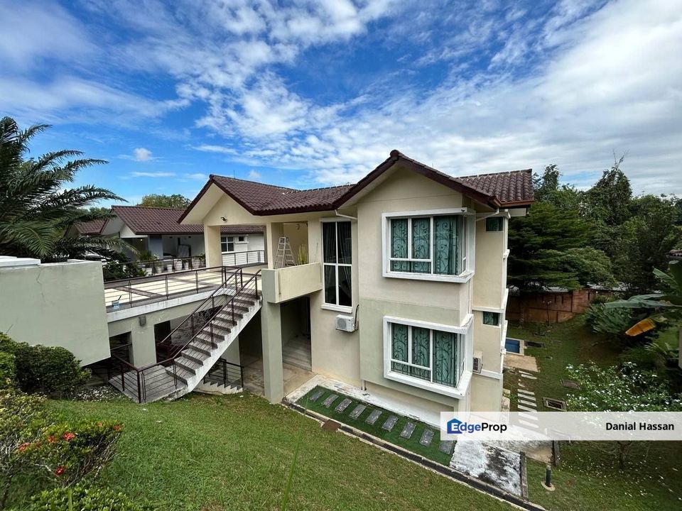 3 Storey Bungalow Teratai Villas Kayangan Heights Seksyen U9 Shah Alam, Selangor, Shah Alam