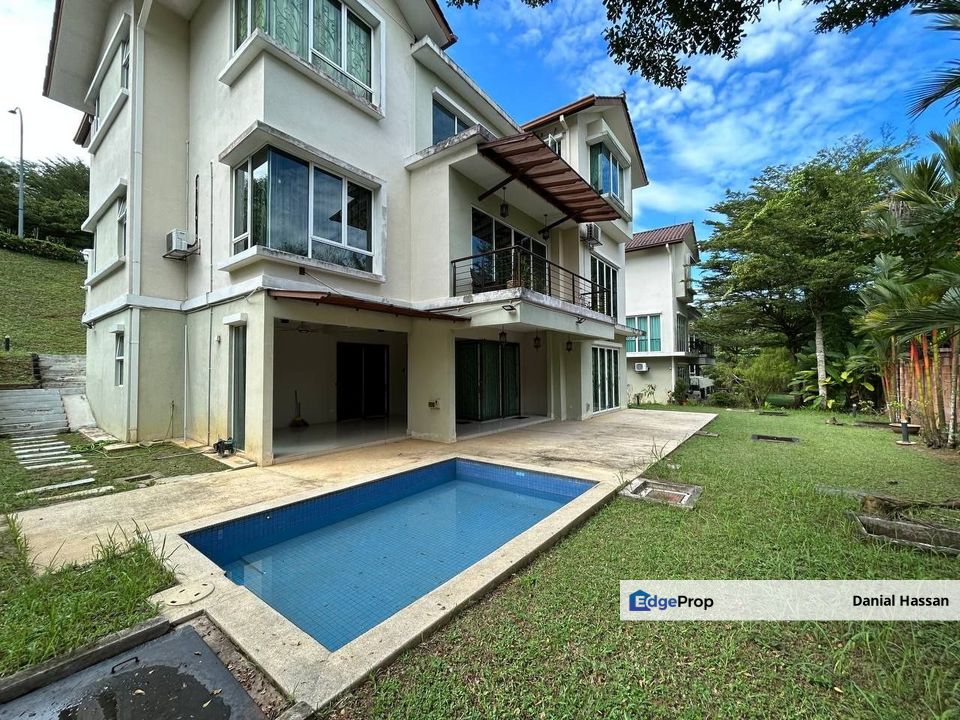 3 Storey Bungalow Teratai Villas Kayangan Heights Seksyen U9 Shah Alam, Selangor, Shah Alam