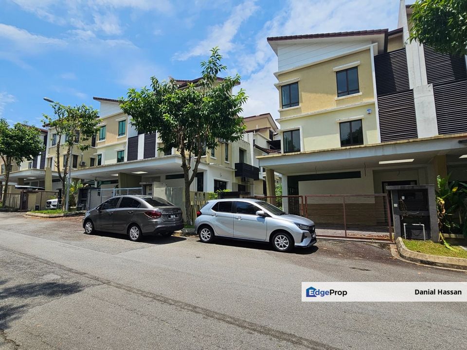 Facing Open Below Market Value 3 Storey Semi-D House Taman Tropika 2 Kajang, Selangor, Kajang