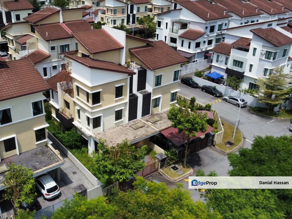 Facing Open Below Market Value 3 Storey Semi-D House Taman Tropika 2 Kajang, Selangor, Kajang