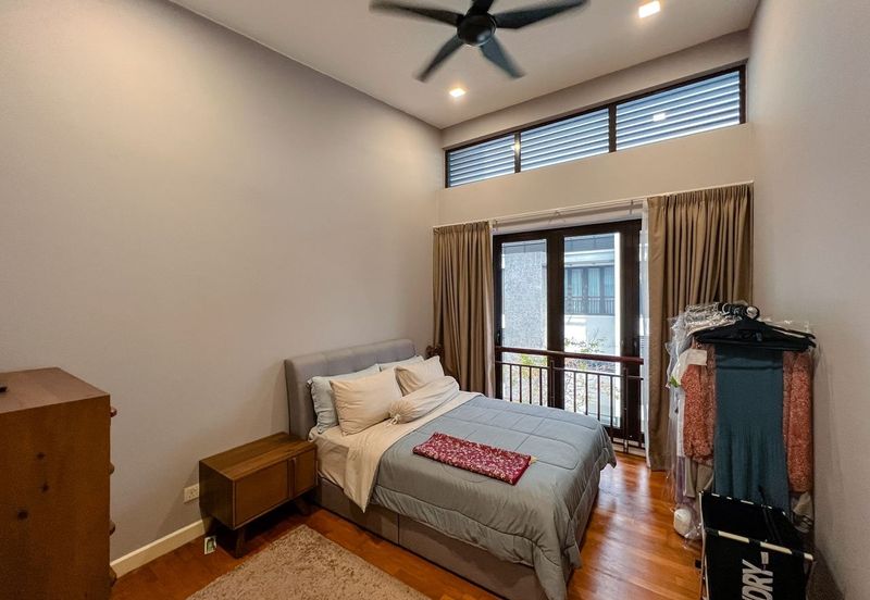 Mozart, Symphony Hills